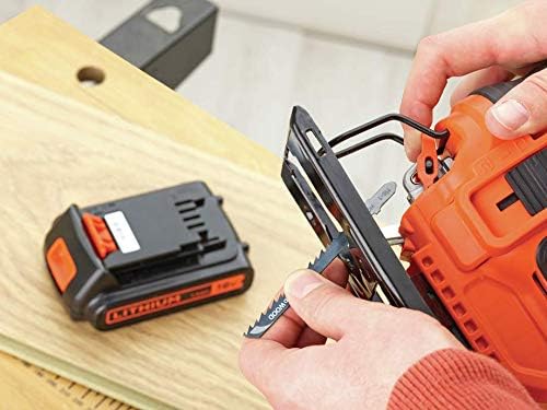 BLACK+DECKER Scie sauteuse - 18V - 2,5 Ah - 1 batterie - 1 lame pour le bois - Livrée en boite de rangement, BDCJS18E1-QW