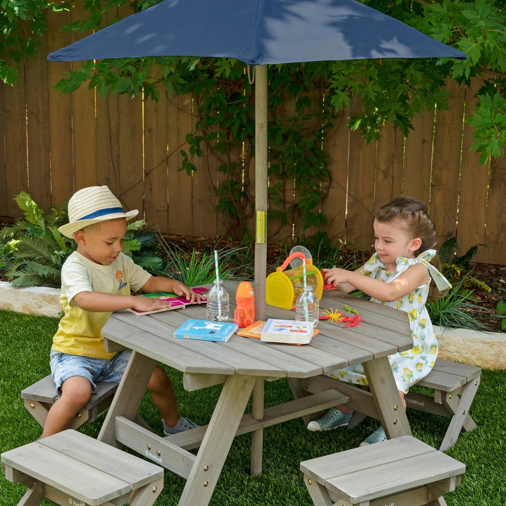 KidKraft Table de Jardin Octogonale pour Enfants, Table d'extérieur avec Tabourets et Parasol en Bois pour l'extérieur, Salon de Jardin extérieur pour Enfants, 20176